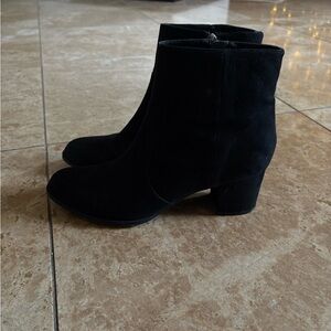 Unisa Suede Black Ankle Booties